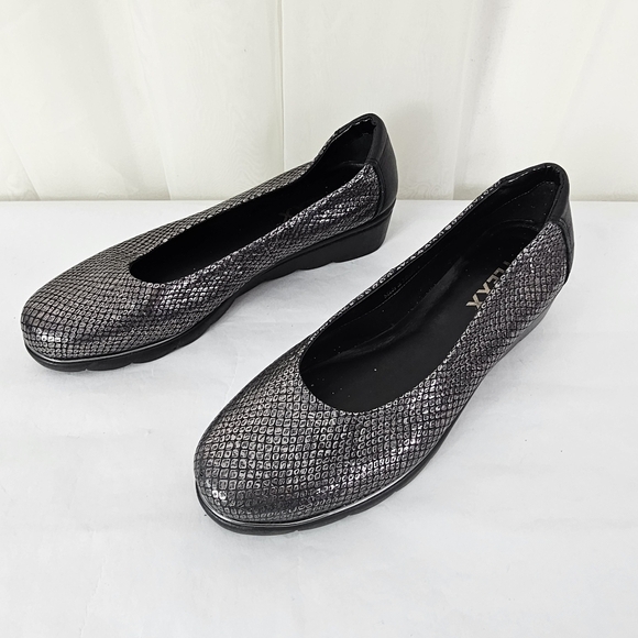 The FLEXX Baleriny Black and Silver Metallic Wedge Shoe Size 7 - Picture 7 of 12
